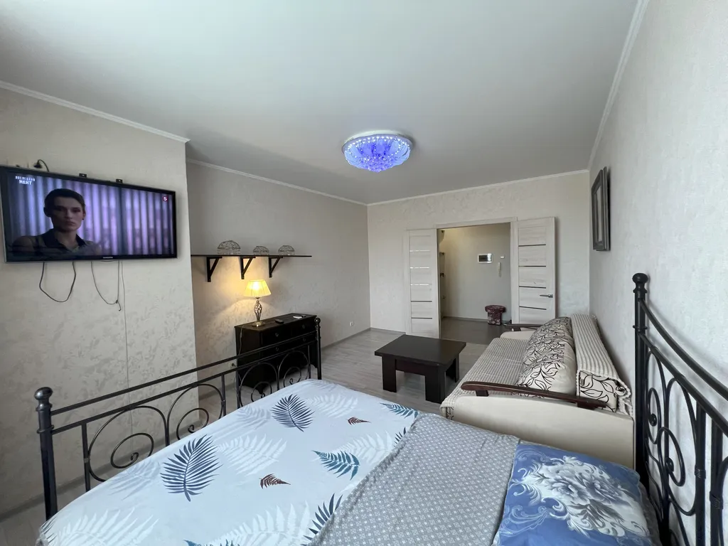 В центре новый дом