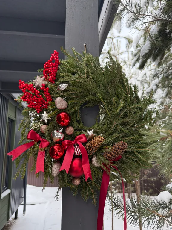 Дом с баней и купелью у леса