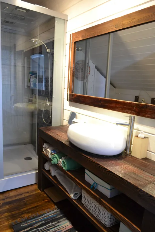 Эко дом у озера + баня удобно размещается 14 человек