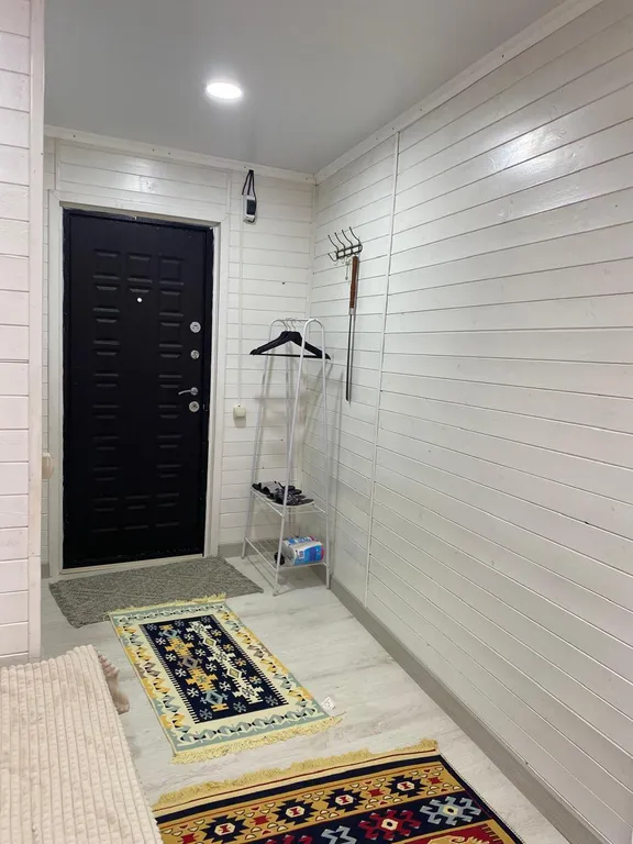 Уютный и аккуратный гоcтевoй домик c видом на водопад