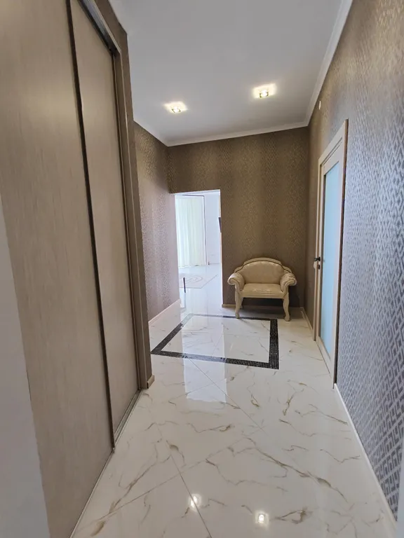 Евродвушка с большое кухней студией с видом на море