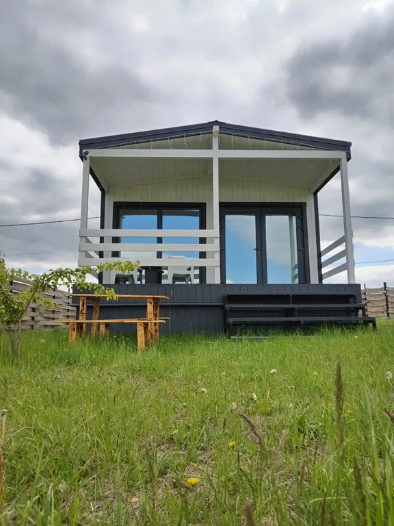 Белоснежный дом у горнолыжного курорта