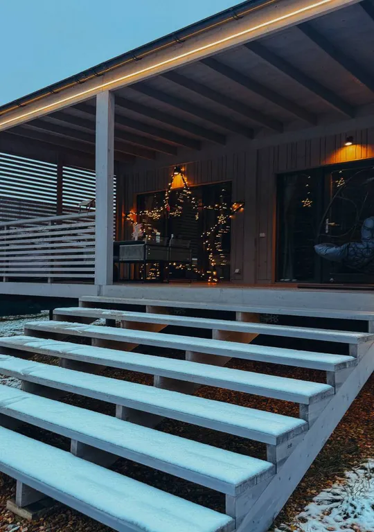 Уютный дом с панорамным видом на лес