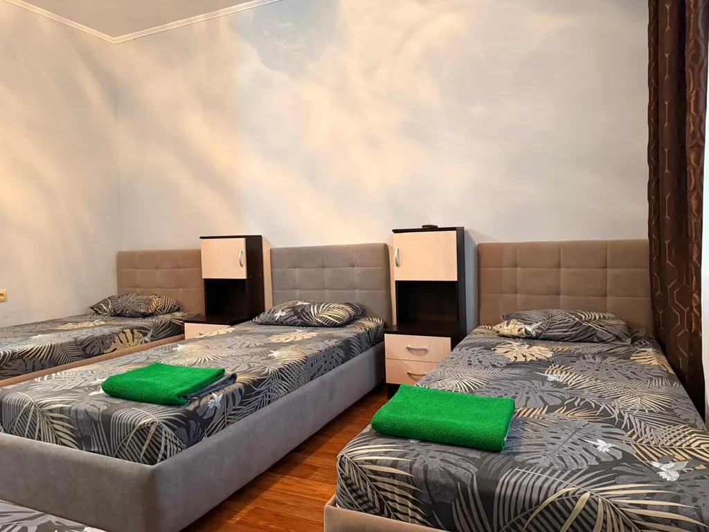 Четырехместный номер с 4-мя односпальными кроватями