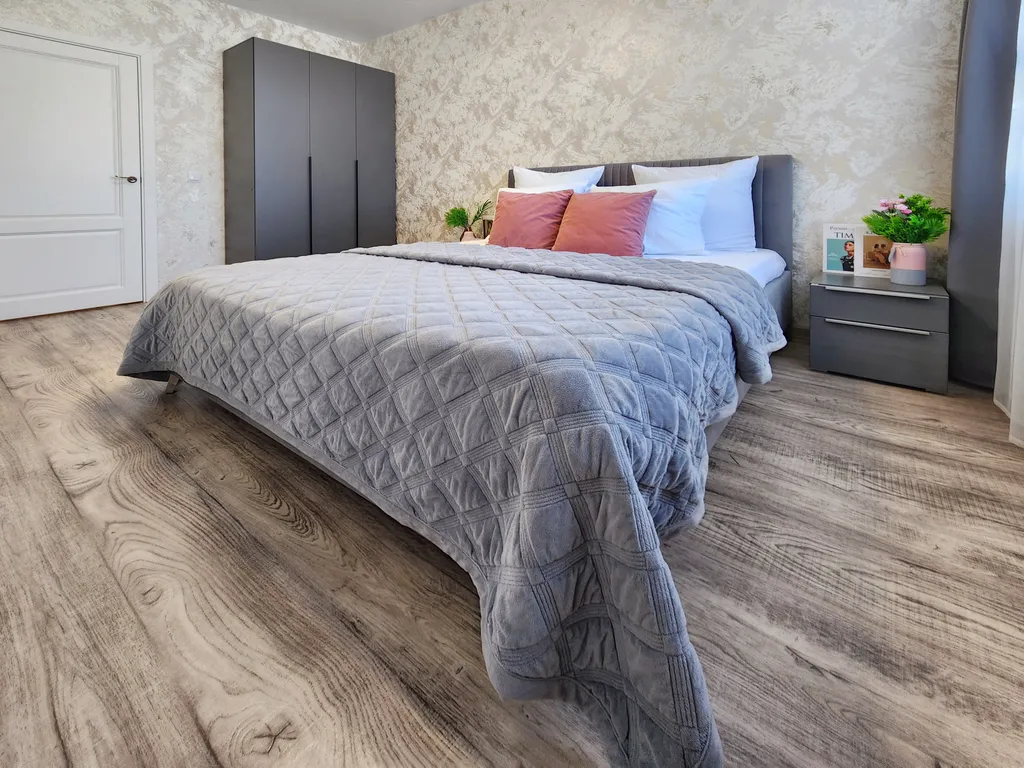 3-комнатная на Взлетке возле ТРЦ Планета