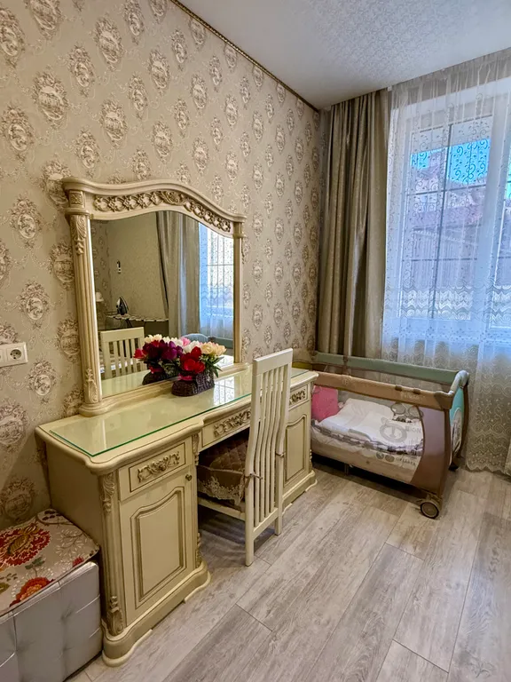 Изумрудный дизайнерский коттедж с бассейном