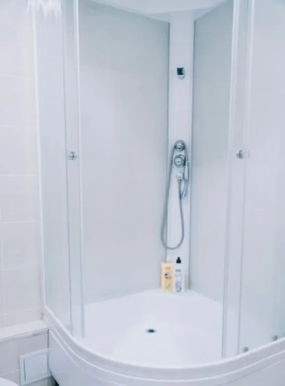 Милая студия для троих. Две кровати