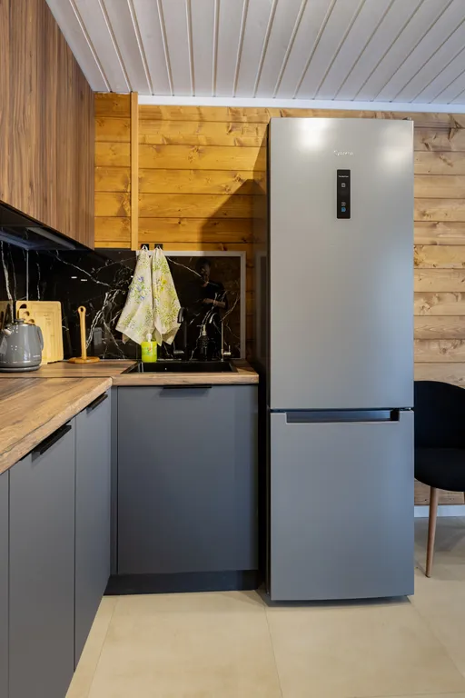 Коттедж Уютный дом с 2 спальнями с видом на лес — Крошнозеро