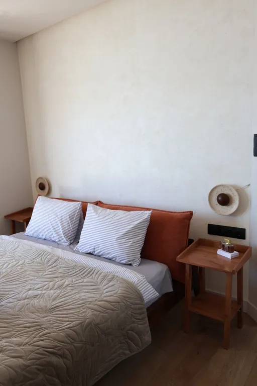 Светлый коттедж с видом на море