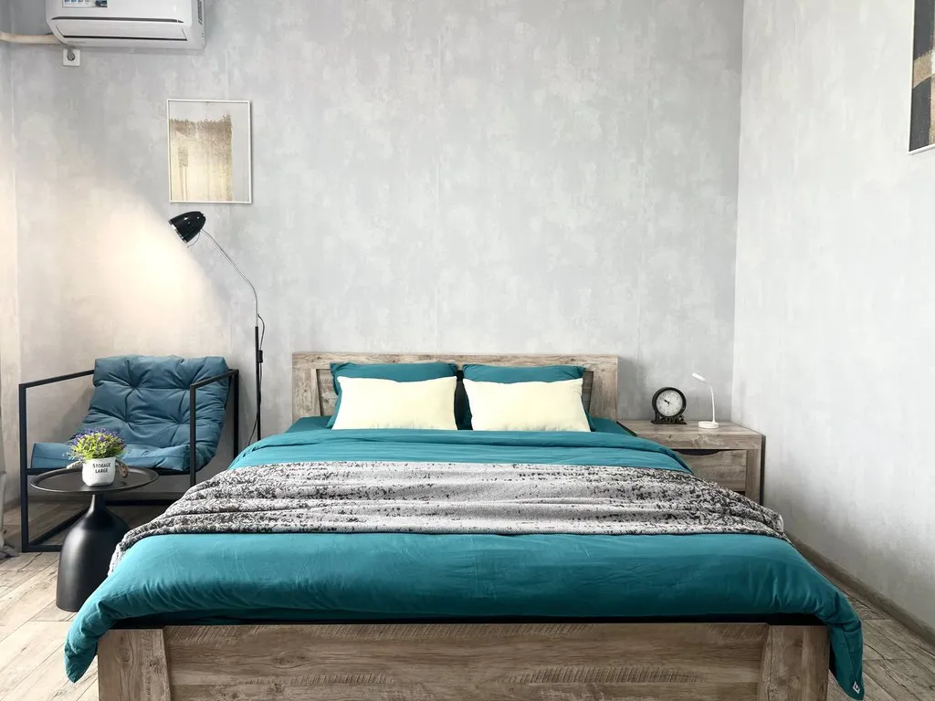 Новый апартамент с зоной отдыха на балконе