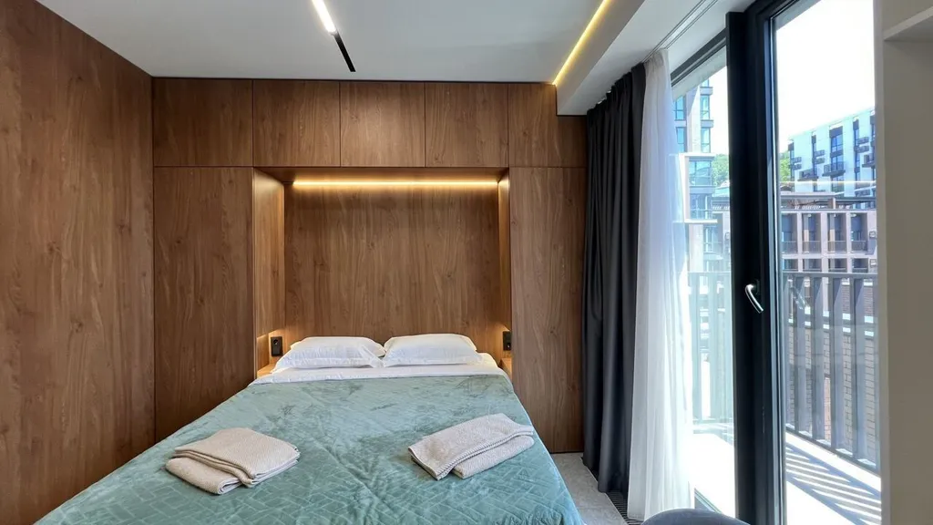 Квартира с бaлконoм и видом на моpе