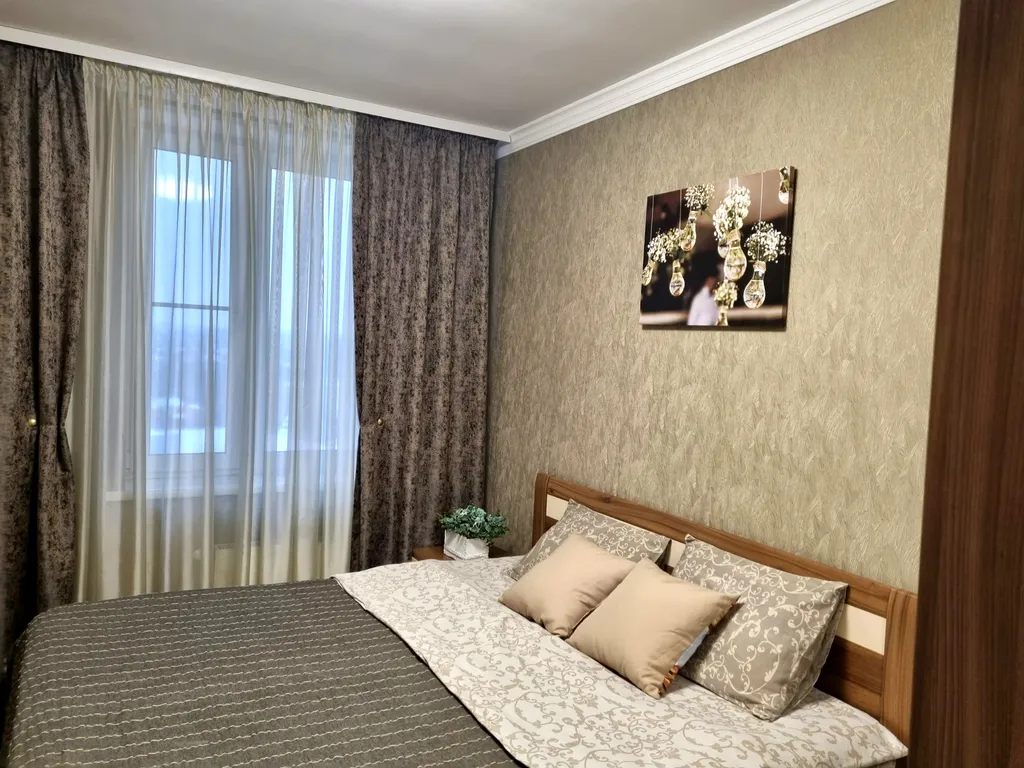 Уютная евродвушка в новом доме с видом на Лавру