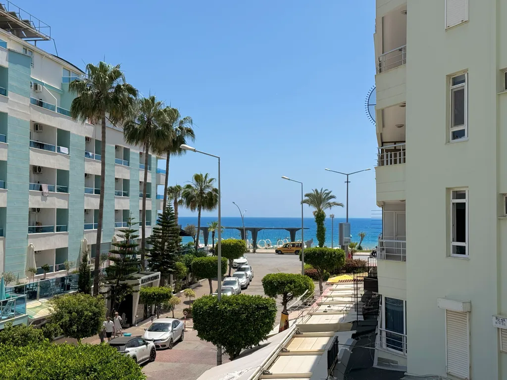 Sea View 2BD Flat 50m to the Beach