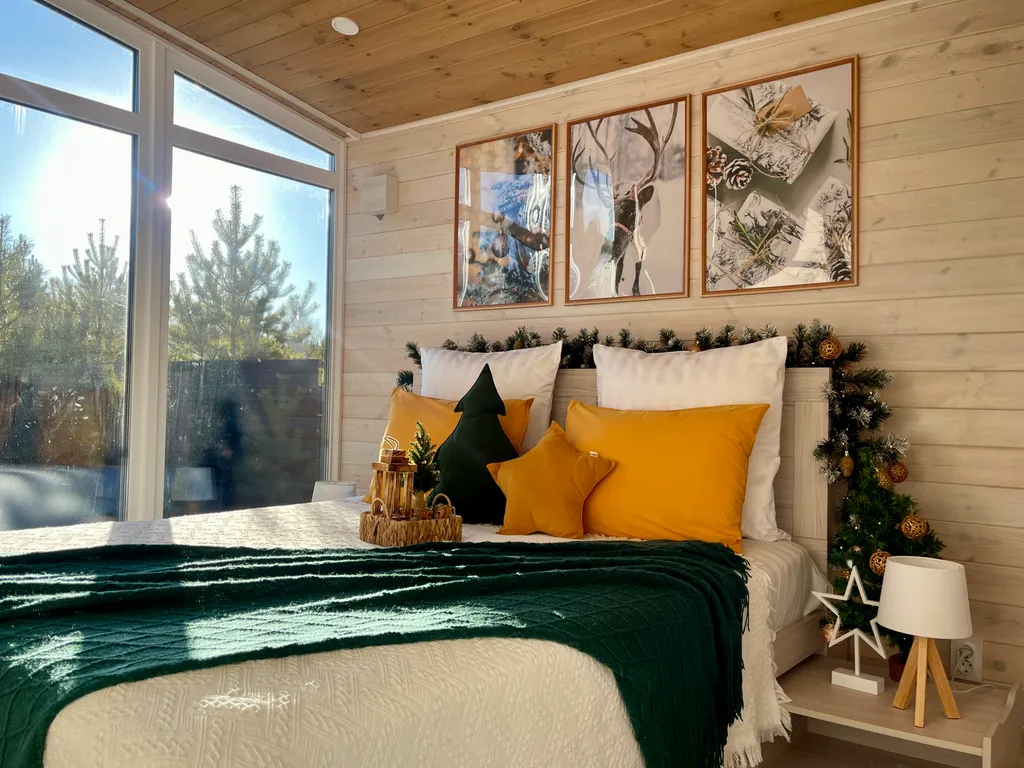 Уютный светлый дом с панорамным остеклением и банным чаном