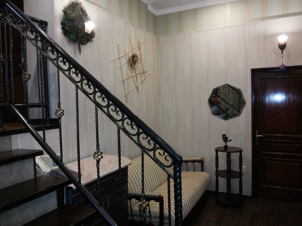 Особняк 207 кв м, элитный городской район, командированным документы