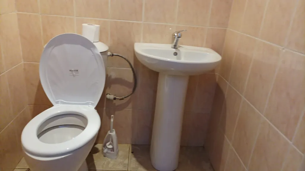 Первый этаж с отдельным входом в районе центрального рынка