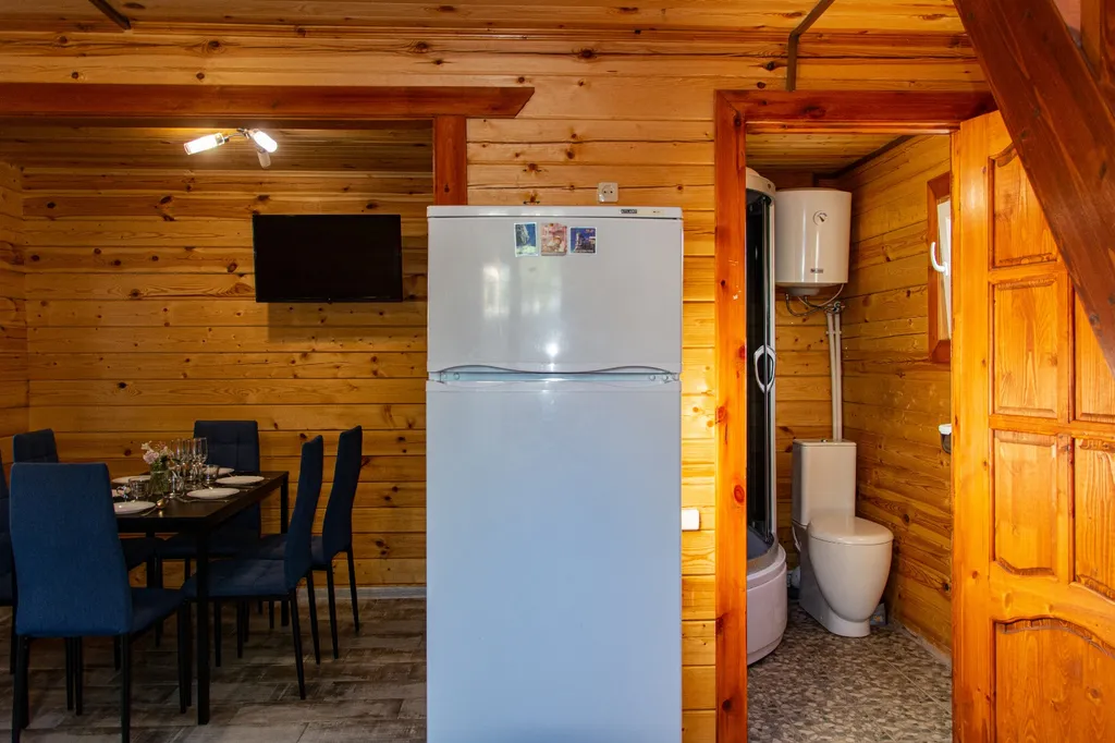 Деревянный экодом в идеально чистом месте