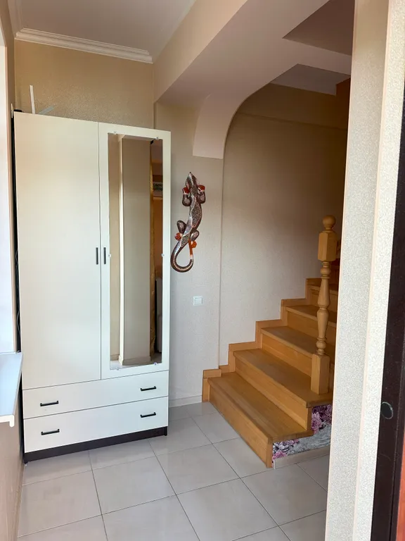 Дом с часами - двухэтажный таунхаус для отпуска у моря