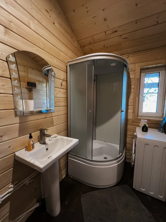 Дом на берегу озера Селигер