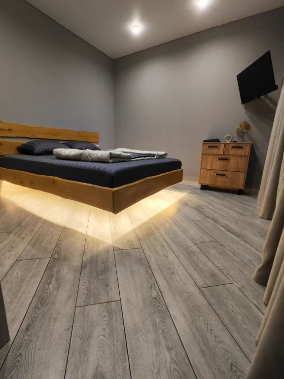 Уютный дом с баней из липы и уличным бассейном