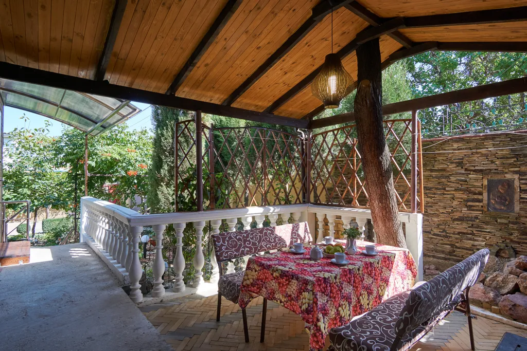 Коттедж Отдельная часть дома с беседкой рядом с парком и пляжем Учкуевка — Севастополь