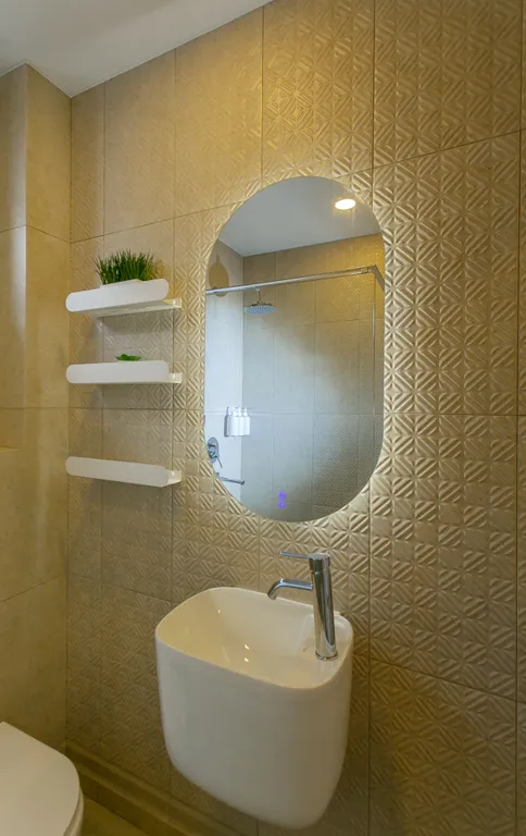 Коттедж с теплым бассейном и банным комплексом, недалеко от моря