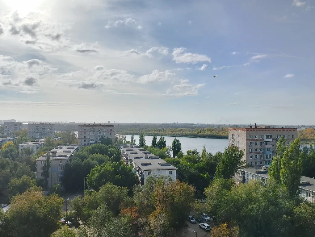 Новая уютная студия с видом на Волгу в центре