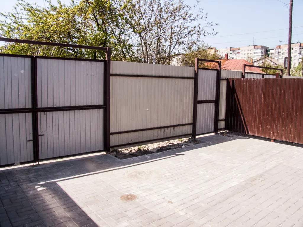 Бюджетный дом для вашего комфортного отдыха со двором