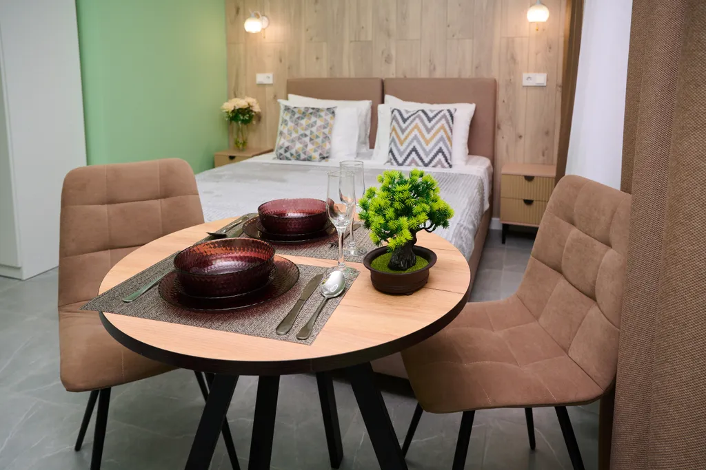 Студия у центрального здания ЮВЖД