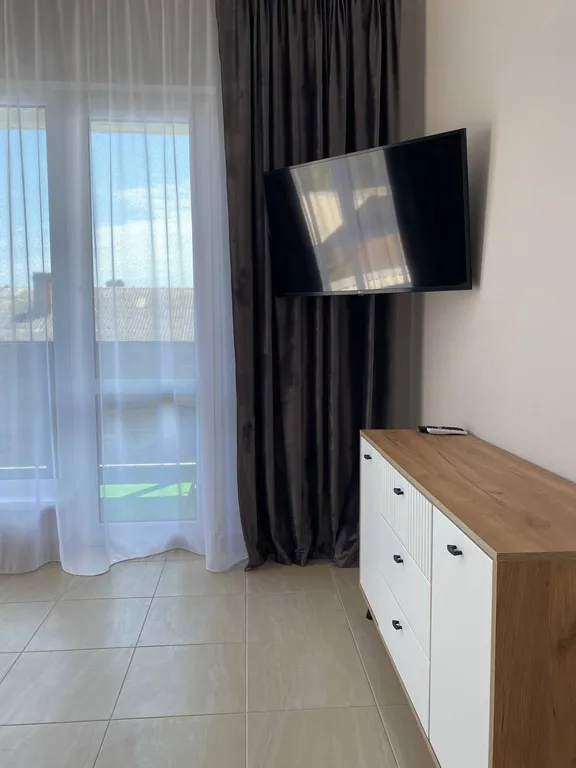 Второй этаж двухэтажного дома, с отдельным входом и общим двором