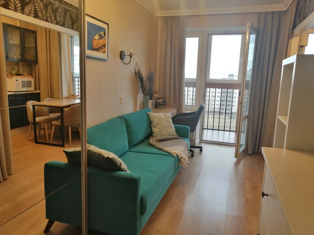 Студия с видом на город