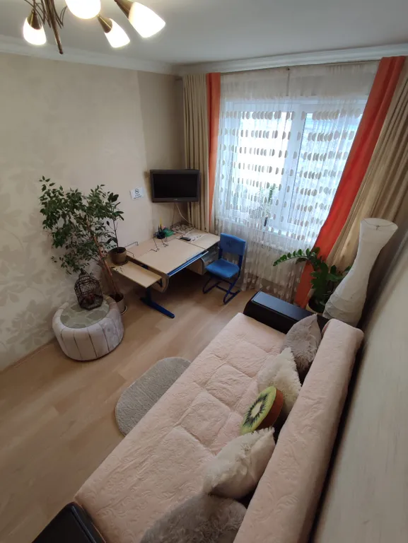 Трешка в центре города с охраняемой парковкой