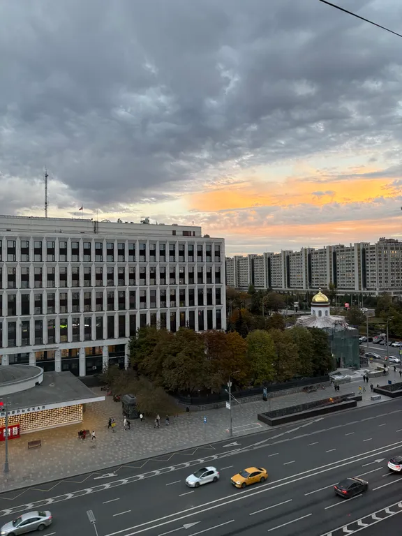 Квартира Квартира в центре с балконом, спальней и паркингом — Москва