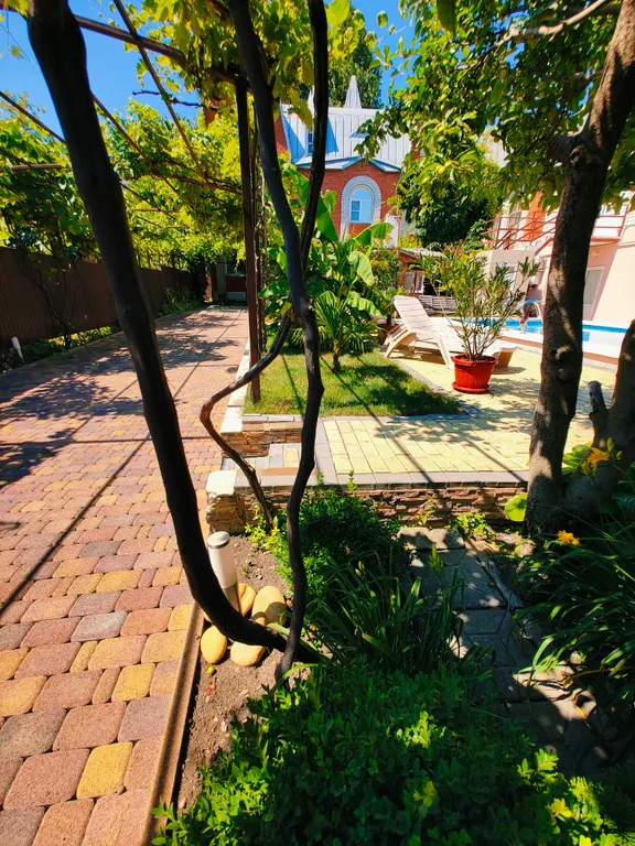 Дом с бассейном