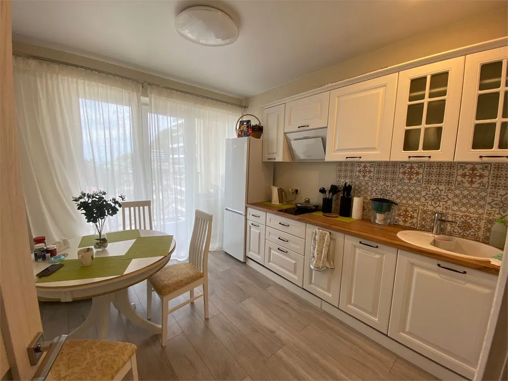 2-комнатная квартира с панорамными окнами у моря