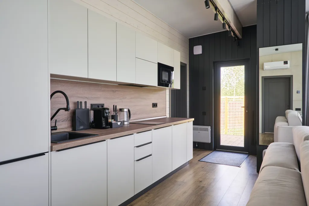 Просторный дом с сауной и камином в окружении леса и реки