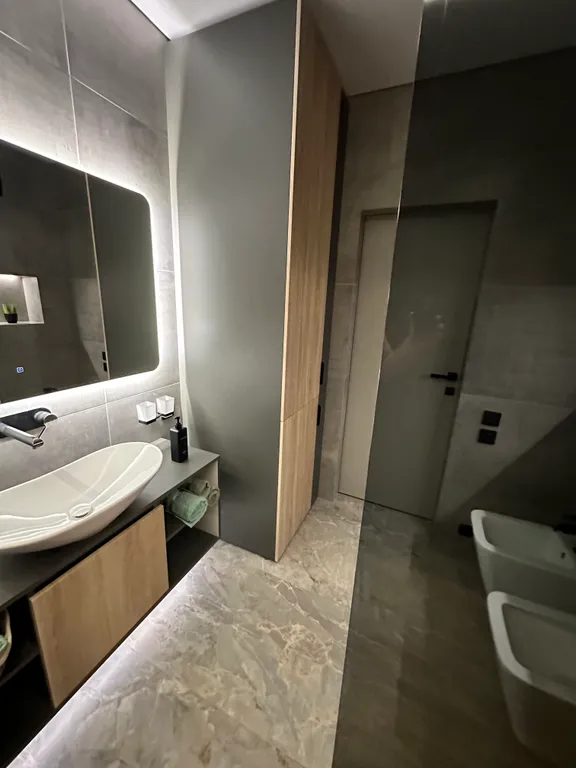 Студия в центре с видом на колесо обозрения