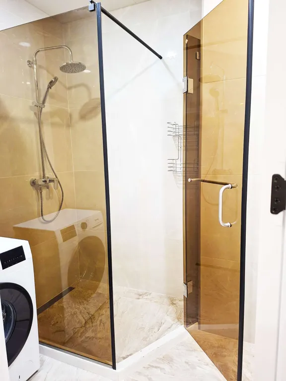 Просторная трехкомнатная квартира в центре Тбилиси с видом на рекуКуру