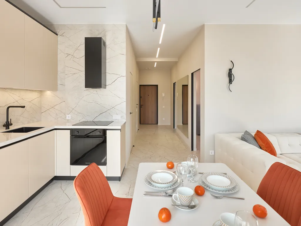 Современная, новая квартира с видом на горы