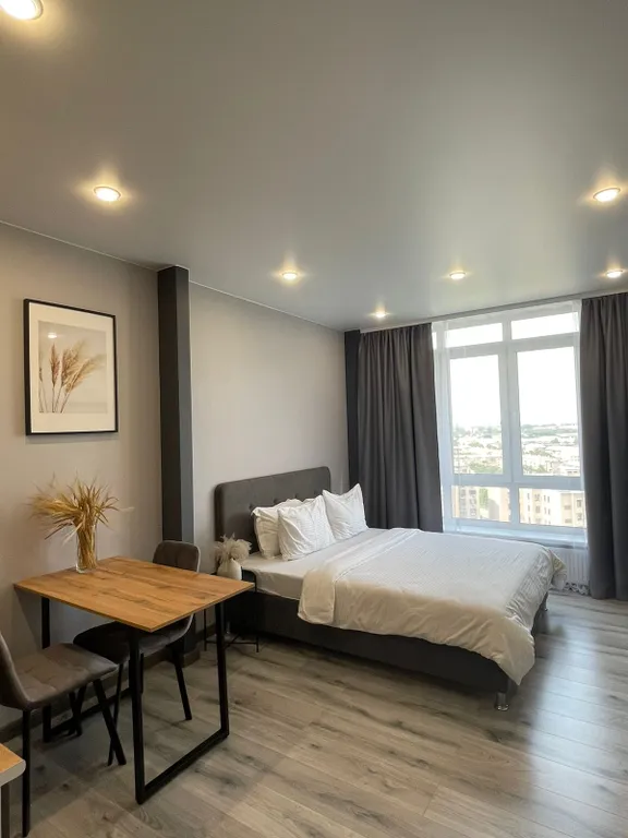 Новый апартамент с красивым видом из окна