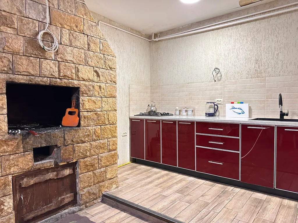 Большой 3х-этаж. дом на берегу моря