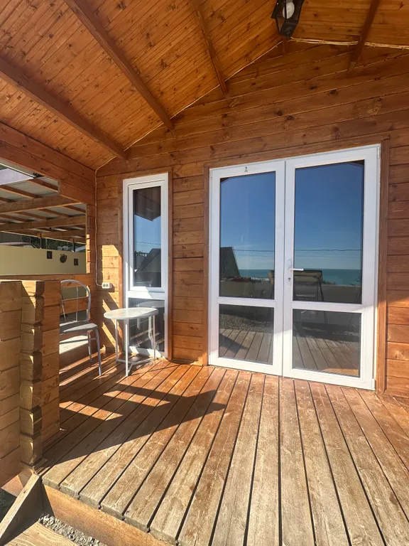 Дом в живописном спокойном месте и с видом на море