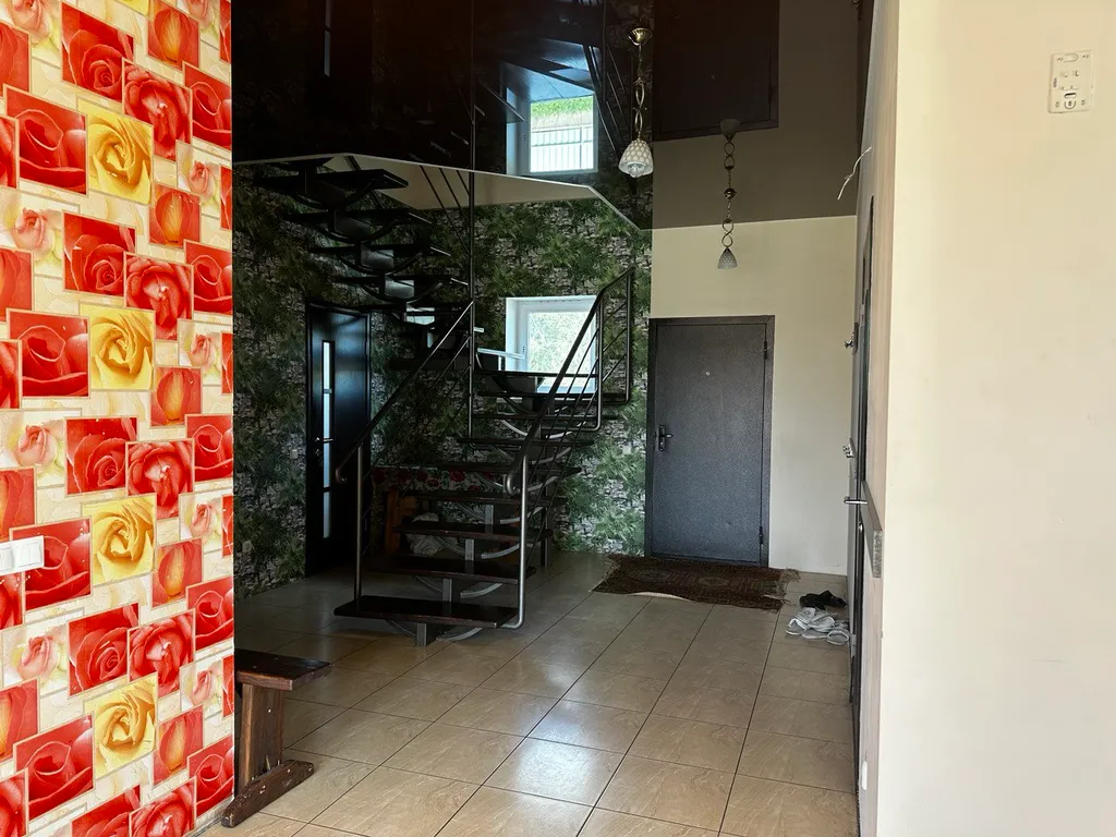 Коттедж 2 этажа в уединенном месте Бреста с парковкой во дворе