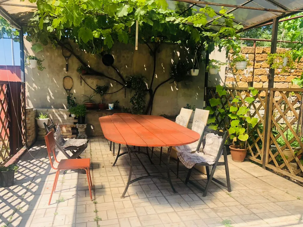 Дом для отдыха с большой беседкой