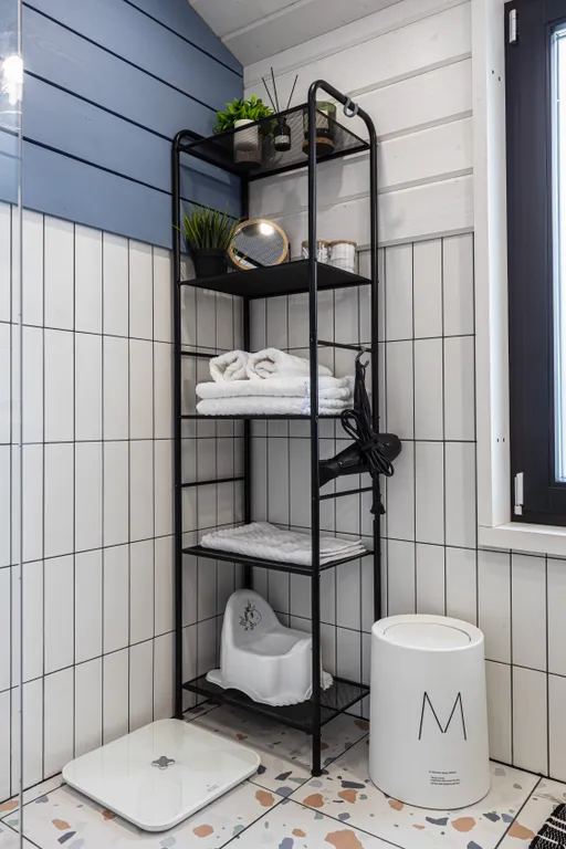 Новый панорамный дом с лесом на участке