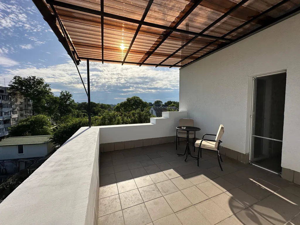 Однокомнатная в центре города с верандой