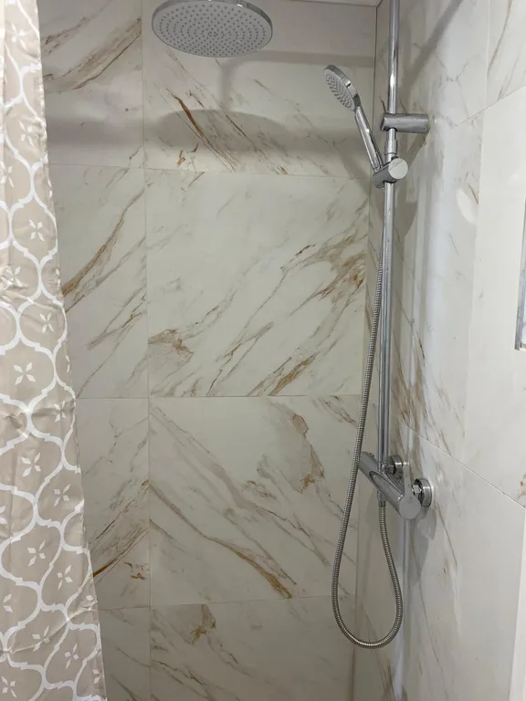 Дом А-фрейм на берегу озера