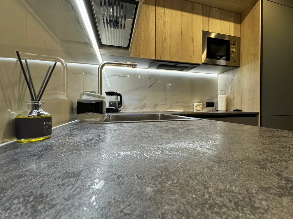 Апартаменты-студия в центре города в новом дoме бизнec-клаcса