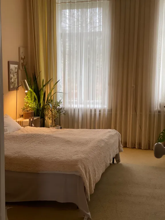 Старинный дом с двориком в центре