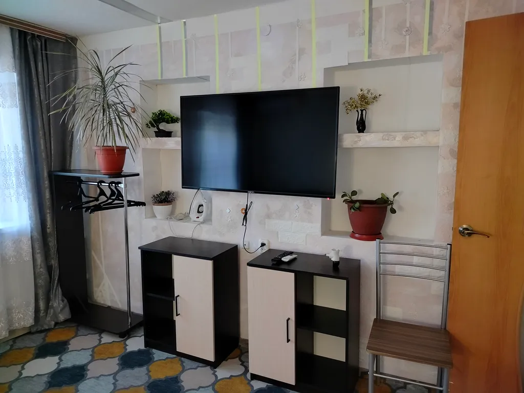 Коттедж Уютный  домик с двориком - центр, огромная парковка, рядом магазины — Динская